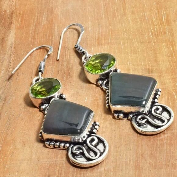 Bloodstone Peridot Handmade Drop Dangle Earrings Jewelry 2.2" - Picture 1 of 1